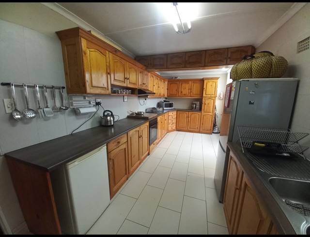 4 BEDROOM HOUSE FOR SALE IN STRANDFONTEIN